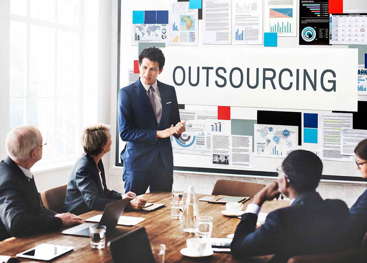 3 Things That Your Small Business Should Never Outsource (And 5 It Should)